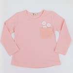 Cette charmante chemise pour enfants à manches longues en couleur pêche est parfaite pour les journées fraîches.