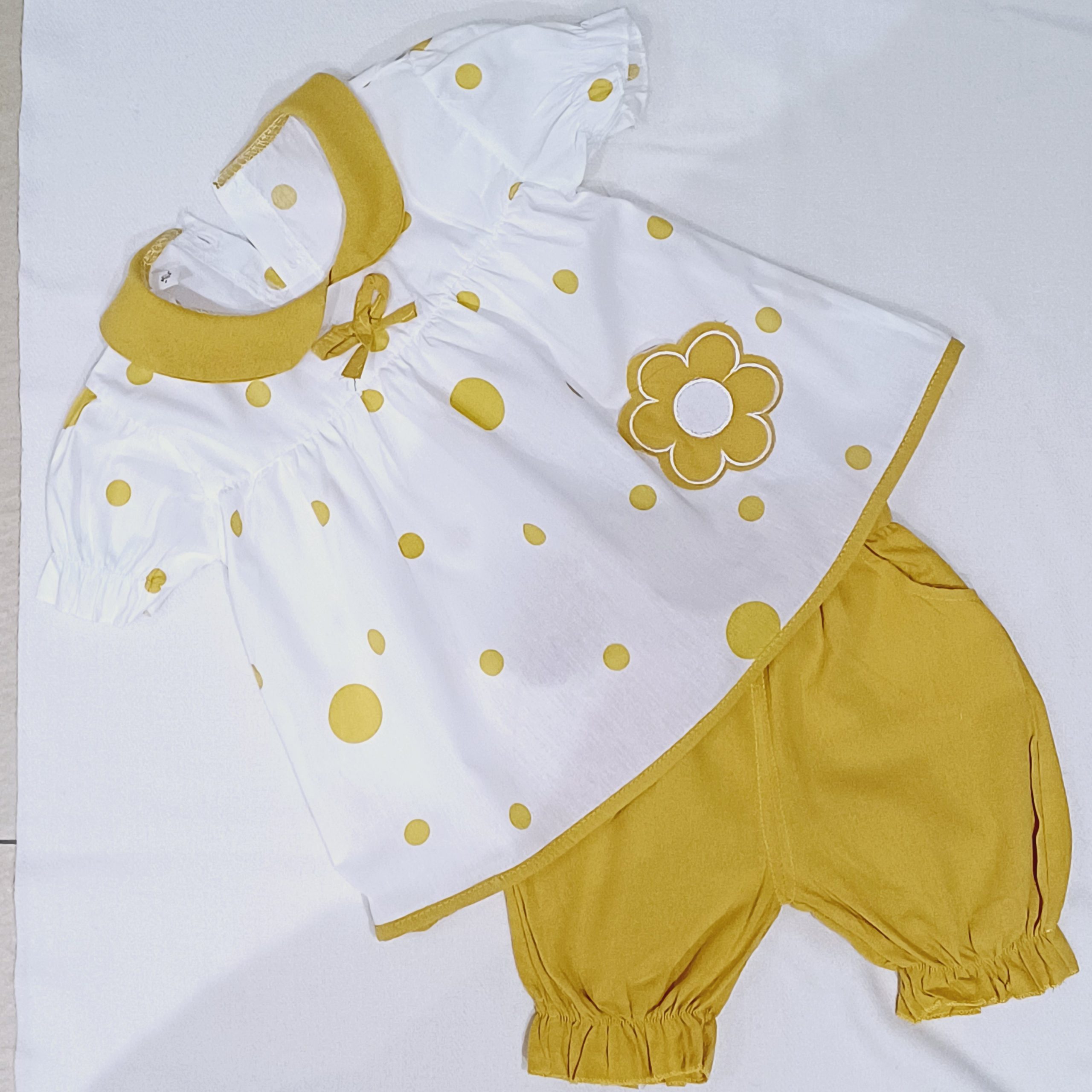 Vêtement fille - Robe à pois avec short bouffant. (2 ans, 2.5 ans) – Image 2