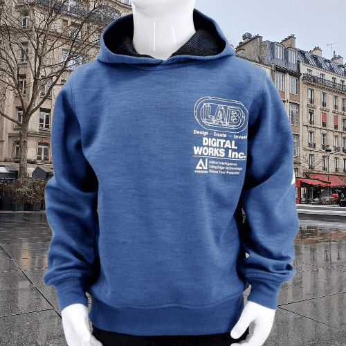 Découvrez notre sweat à capuche garçon (1-4 ans) en coton doux, design moderne et motifs originaux. Idéal pour l'automne et l'hiver. Commandez dès maintenant !