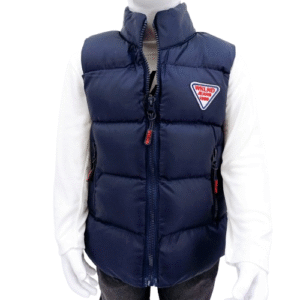 Découvrez ce gilet sans manches bleu marine pour garçons. Confortable, chaud et pratique, il est parfait pour les activités en plein air et les journées fraîches. Tailles : 3 à 6 ans