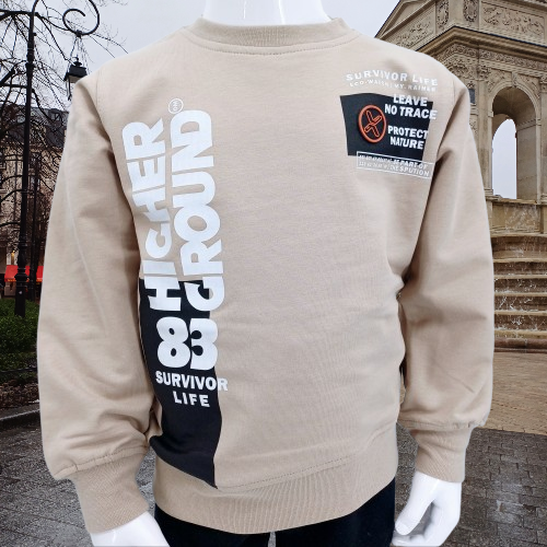 Découvrez notre pull pour garçon "Higher Ground 83", confortable et tendance, idéal pour les enfants de 1 à 4 ans. Tissu doux et ajustement parfait !