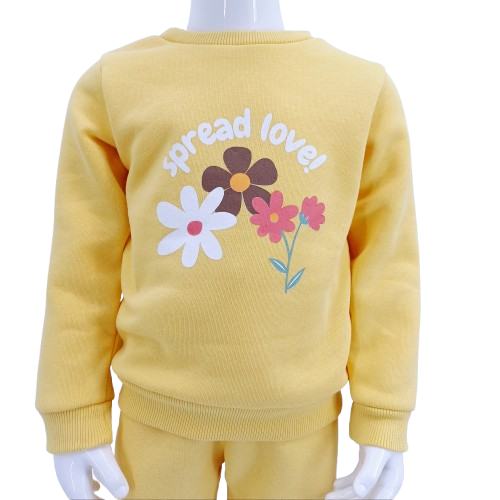 Ensemble fille en coton 100% avec intérieur molletonné "Spread Love", idéal pour l'hiver. Sweat et pantalon assortis pour filles de 5 à 8 ans. Parfait pour les mamans en Belgique recherchant chaleur et confort.