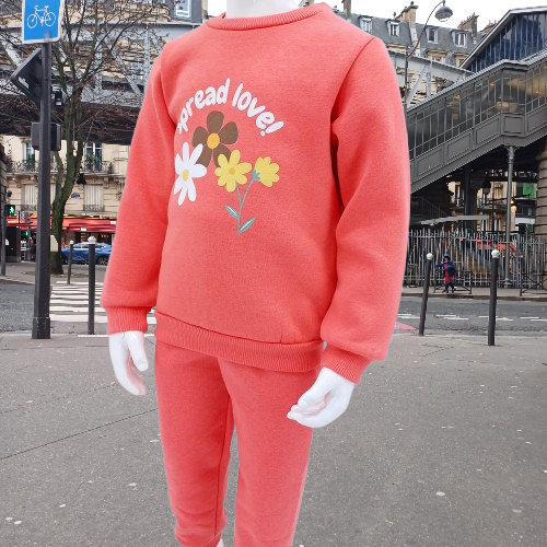 Ensemble sweat "Spread Love" et pantalon pour l'hiver – (5-8 ans) – Image 2