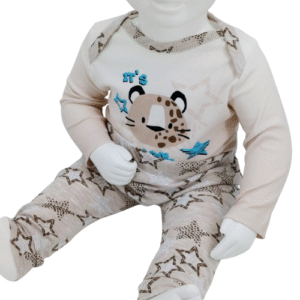 Ensemble bébé 3 pièces en coton "It's Cool" - body, pantalon et bonnet avec imprimés étoiles et animal pour un look adorable. Tailles 3-6 mois et 6-9 mois. Confort et style pour bébé !