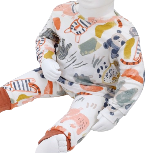 Découvrez l'ensemble bébé en coton "We Are a Family" - 2 tenues confortables et stylées pour les tout-petits. Disponibles en tailles 3-6 à 12-18 mois, 100 % coton.