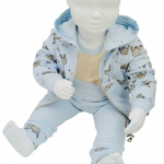 Découvrez l’ensemble bébé "Doux Rêves" en coton 100%, un ensemble 3 pièces doux et confortable pour votre petit garçon, idéal pour les saisons fraîches. Disponible en plusieurs tailles de 3 à 24 mois. Motifs animaux et étoiles adorables.