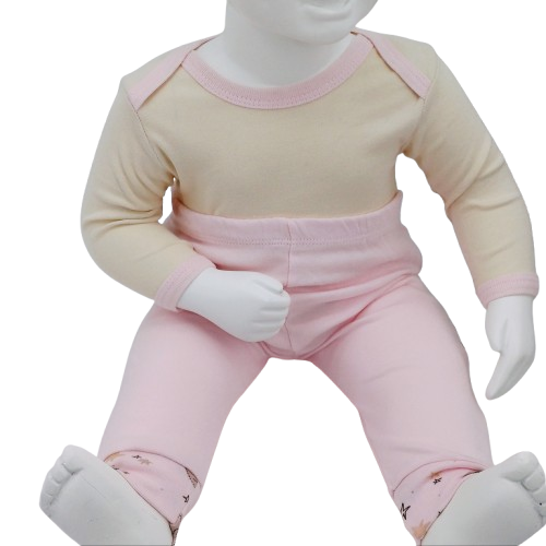 Ensemble bébé en coton doux "Doux Rêves" pour une tenue confortable et adorable. Comprend une veste à capuche, un body et un pantalon. Idéal pour les bébés de 3 à 24 mois.