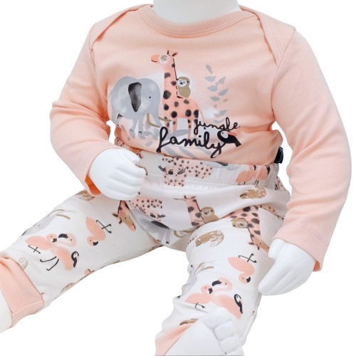 Ensemble bébé doux et confortable en 100% coton, avec motifs animaliers. Disponible en tailles 3-6 mois et 6-9 mois. Idéal pour des journées remplies de douceur et d'aventures !