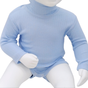 Body bébé bleu à col roulé en 100% coton, parfait pour l'hiver. Manches longues et disponible en tailles 0-9 mois pour garder votre bébé au chaud et confortable.