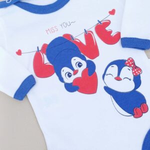 Body pour bébés en 100% coton avec manches longues et motif pingouins. Idéal pour les nouveau-nés jusqu'à 9 mois. Doux, respirant et confortable.