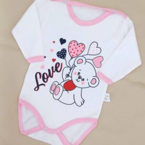 Body bébé 100% coton, doux et confortable, avec un design adorable. Disponible en tailles 1-2 ans, 2-3 ans et 3-4 ans. Parfait pour les journées fraîches.