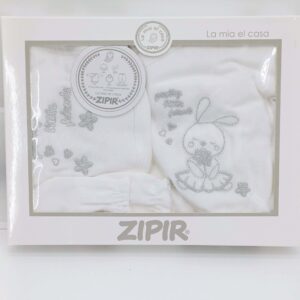 Coffret cadeau pour nouveau-né, 5 pièces en coton hypoallergénique, idéal pour les bébés de 0 à 4 mois. Confort, douceur et style pour les premiers jours de bébé.