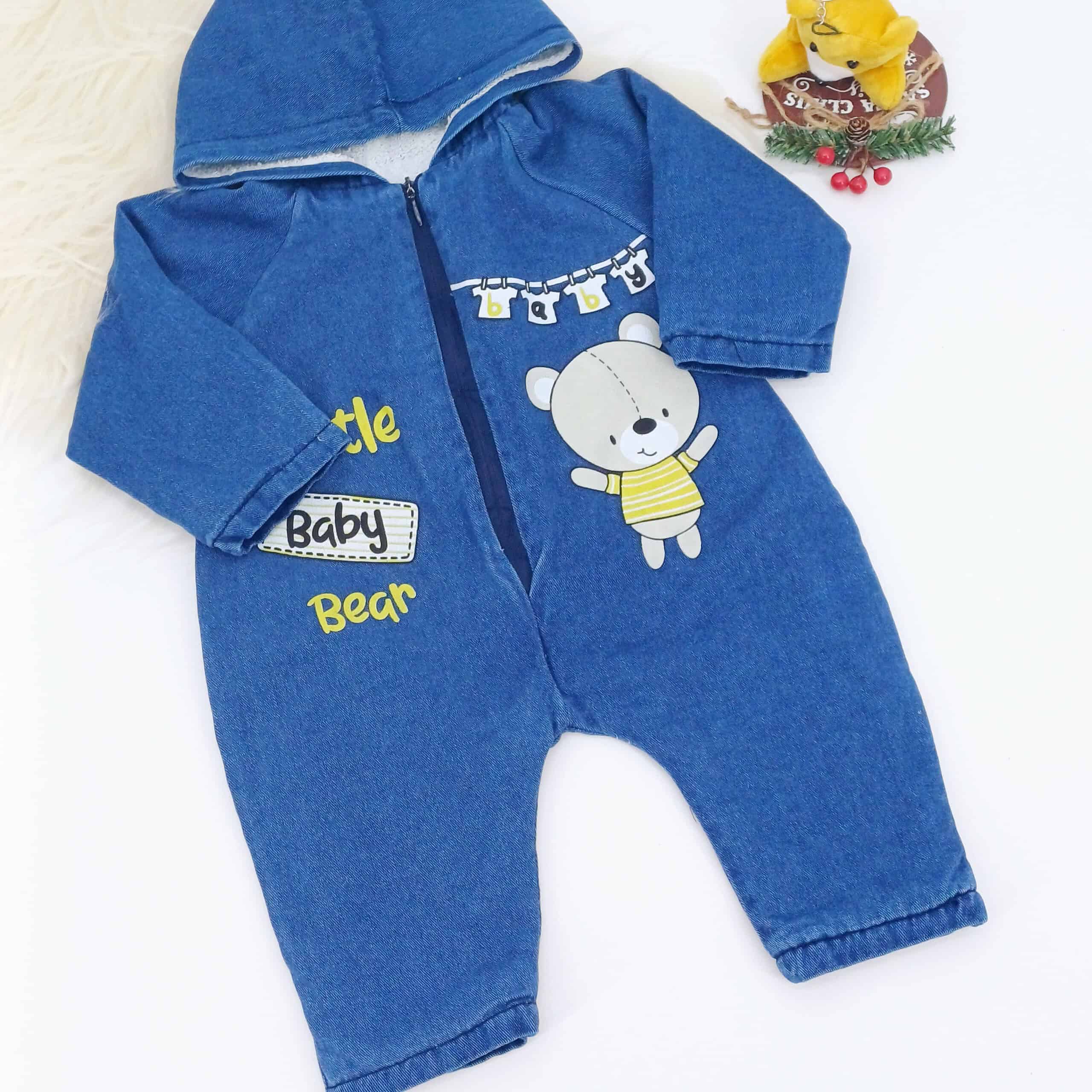 Combinaison hiver douillette avec capuche et motif ourson pour bébé de 3-9 mois. Parfaite pour garder votre petit au chaud avec style !