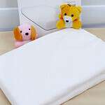 Drap-housse en coton BebeKevi avec élastiques pour lits bébé, disponible en 60 × 120 cm et 70 × 140 cm. Doux, absorbant et hypoallergénique