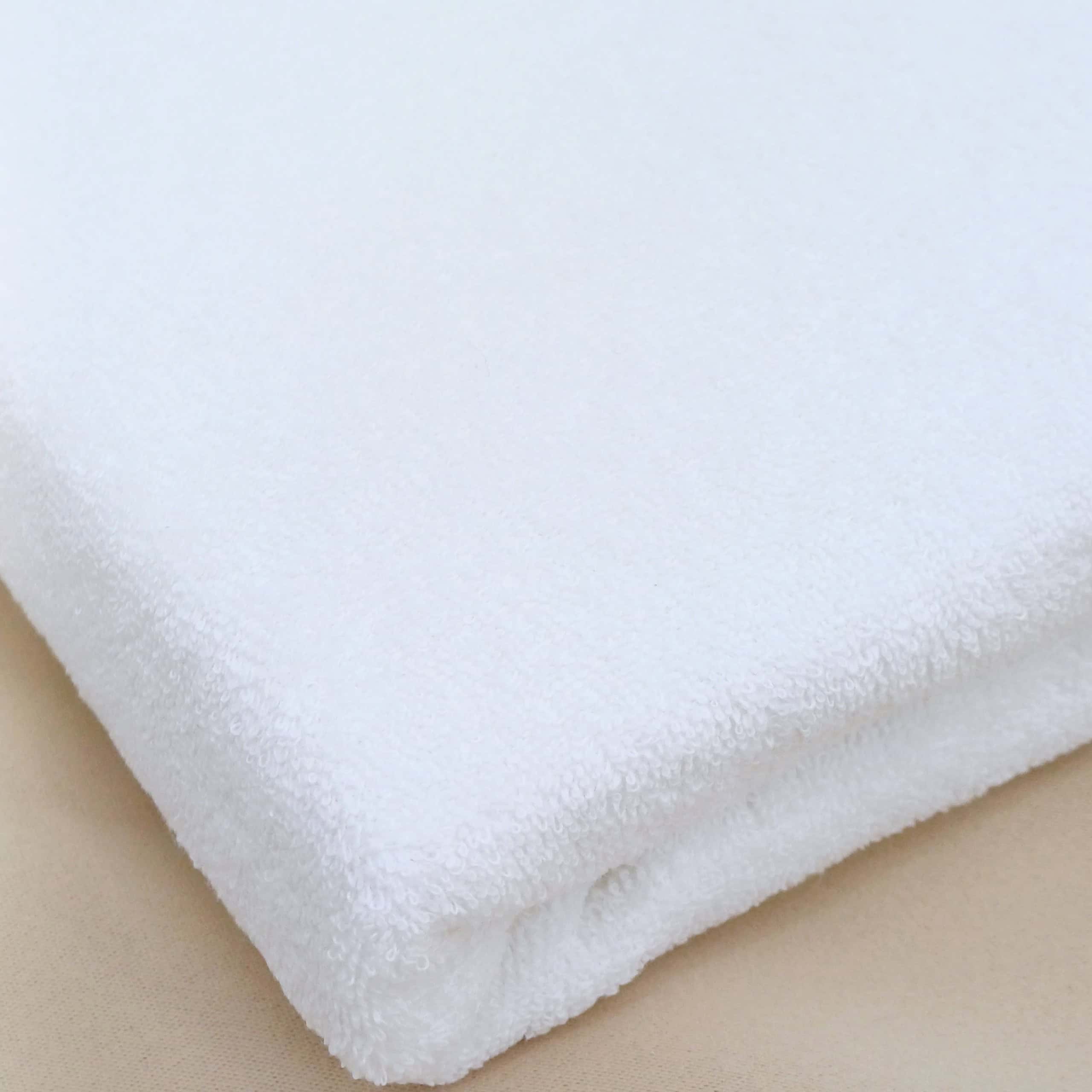 Drap-housse en coton BebeKevi avec élastiques pour lits bébé, disponible en 60 × 120 cm et 70 × 140 cm. Doux, absorbant et hypoallergénique