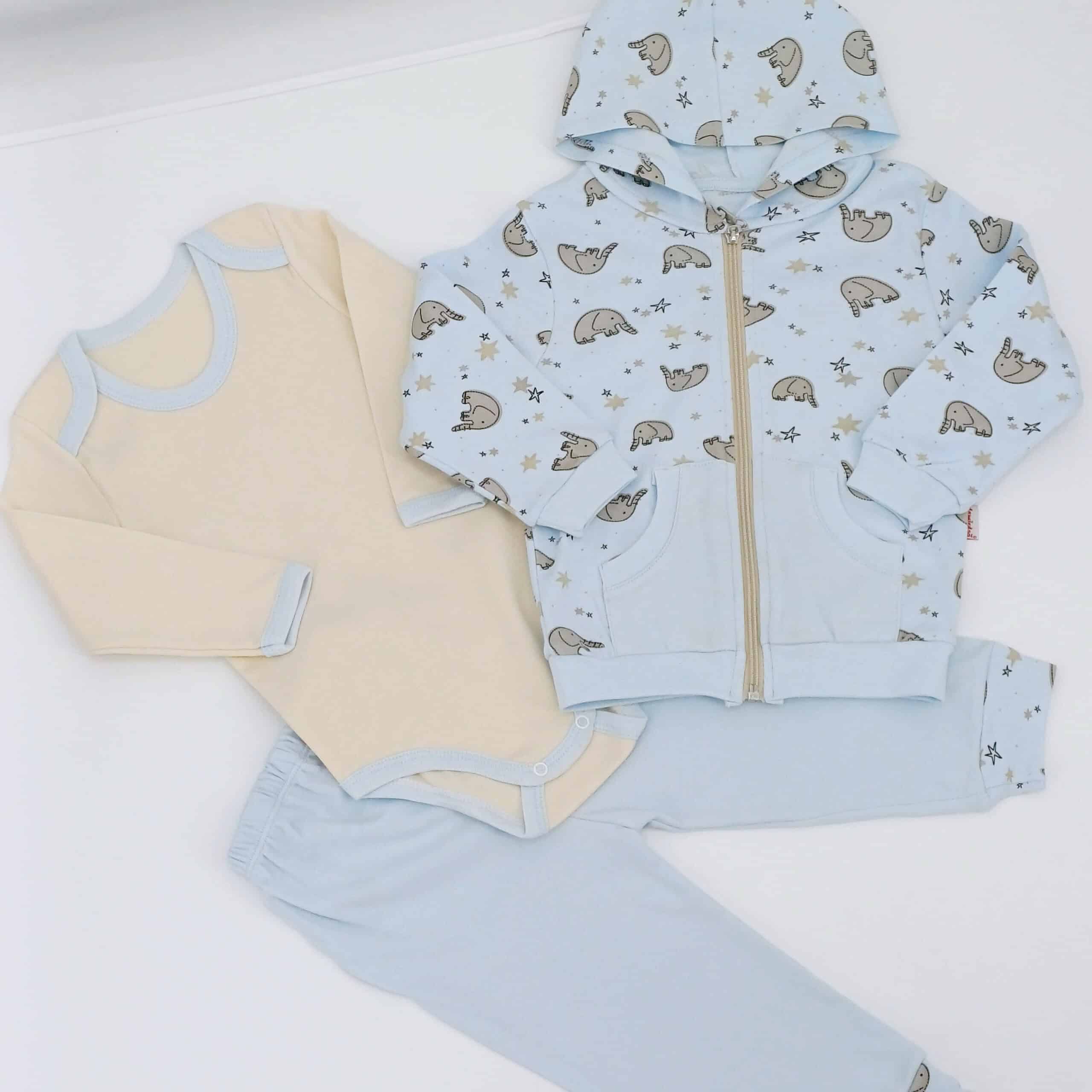 Découvrez l’ensemble bébé "Doux Rêves" en coton 100%, un ensemble 3 pièces doux et confortable pour votre petit garçon, idéal pour les saisons fraîches. Disponible en plusieurs tailles de 3 à 24 mois. Motifs animaux et étoiles adorables.