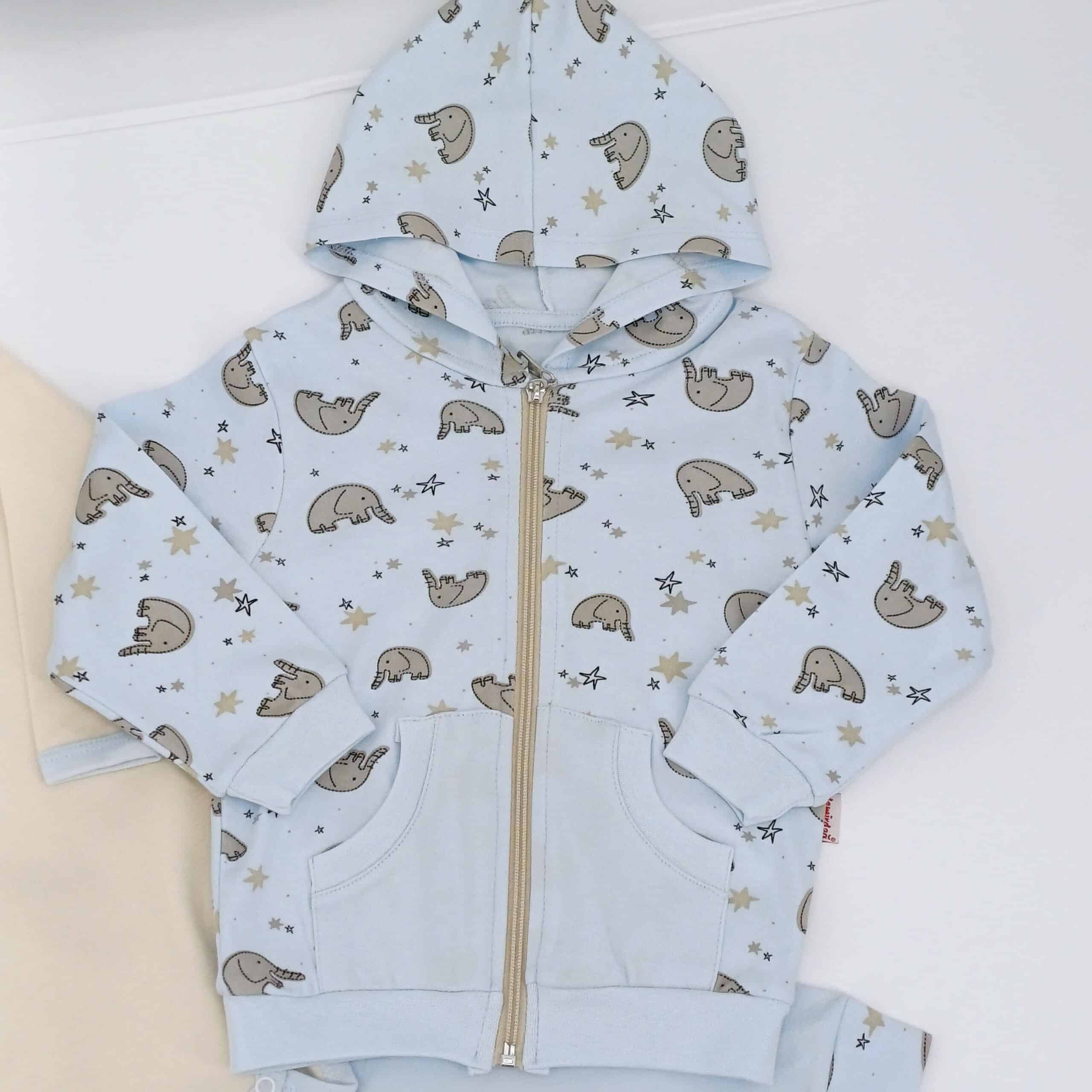 Découvrez l’ensemble bébé "Doux Rêves" en coton 100%, un ensemble 3 pièces doux et confortable pour votre petit garçon, idéal pour les saisons fraîches. Disponible en plusieurs tailles de 3 à 24 mois. Motifs animaux et étoiles adorables.