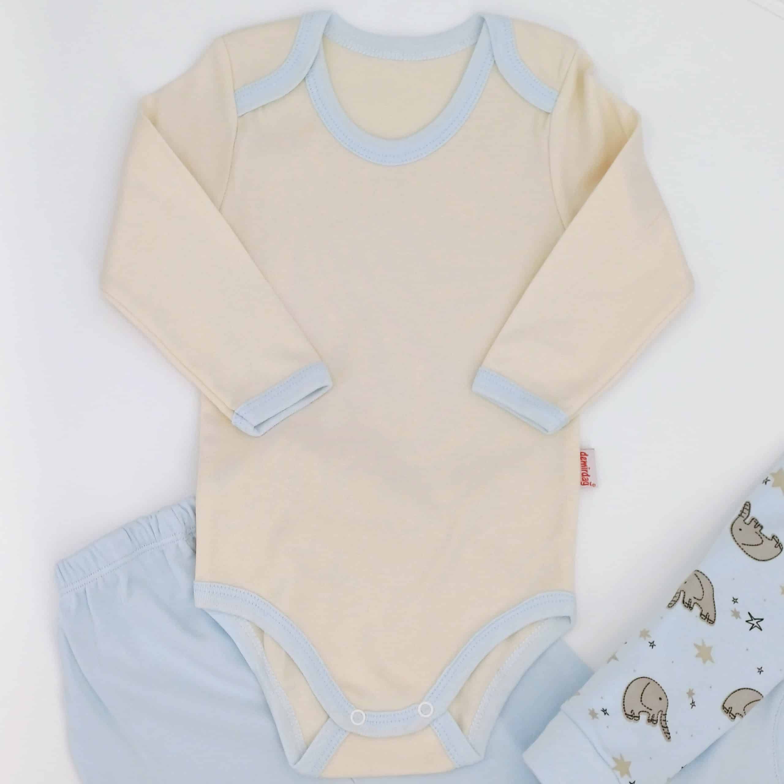 Découvrez l’ensemble bébé "Doux Rêves" en coton 100%, un ensemble 3 pièces doux et confortable pour votre petit garçon, idéal pour les saisons fraîches. Disponible en plusieurs tailles de 3 à 24 mois. Motifs animaux et étoiles adorables.