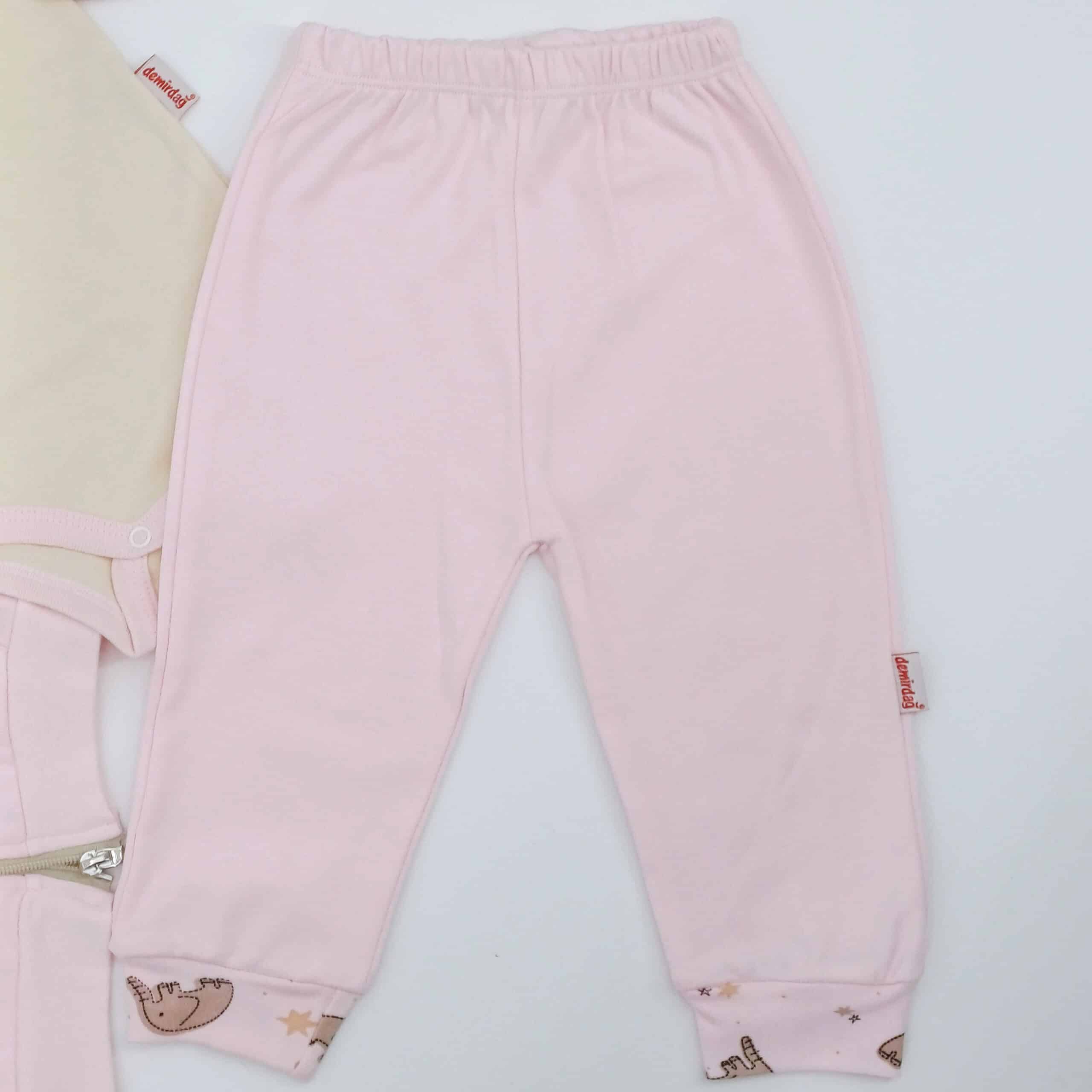 Ensemble bébé en coton doux "Doux Rêves" pour une tenue confortable et adorable. Comprend une veste à capuche, un body et un pantalon. Idéal pour les bébés de 3 à 24 mois.