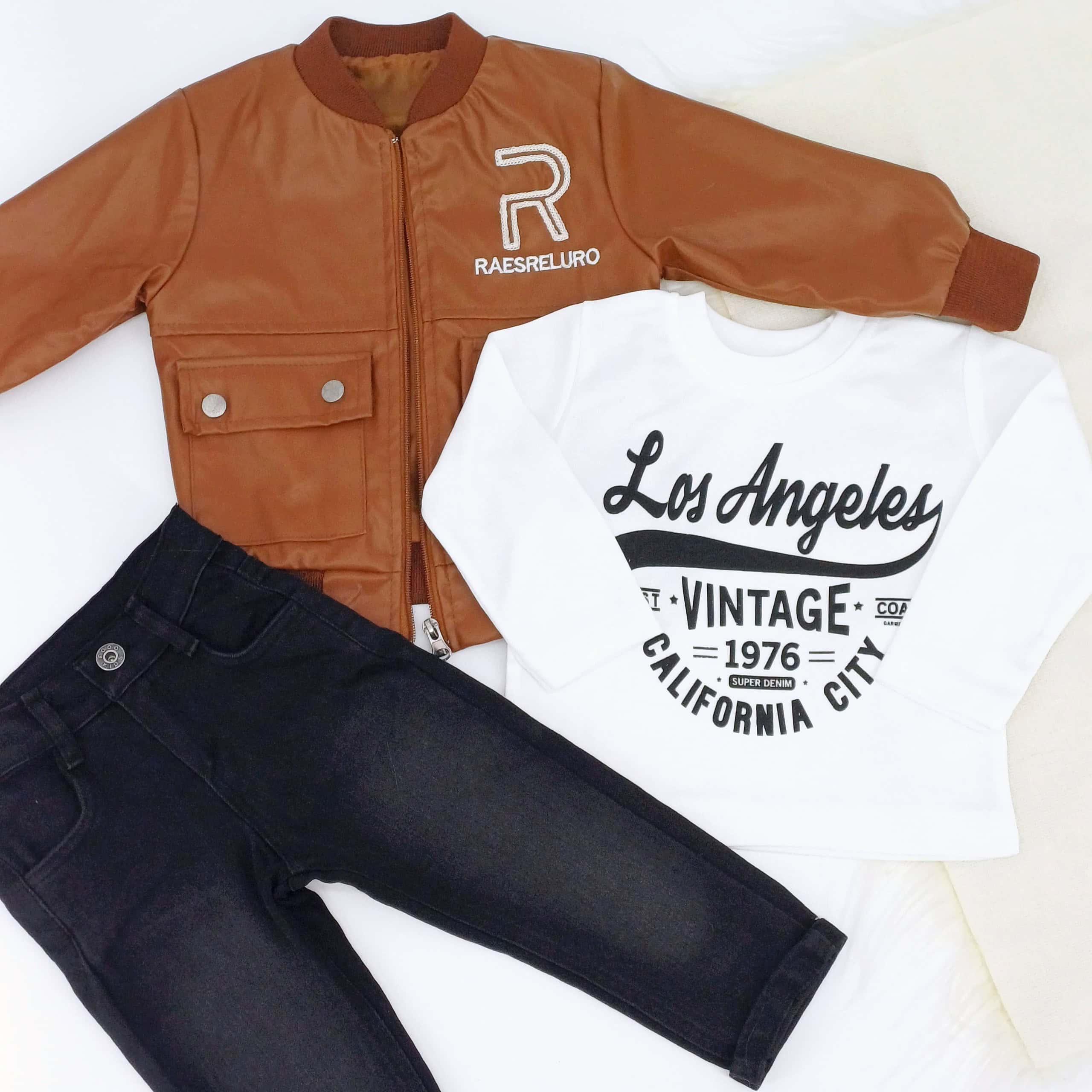 Découvrez l'ensemble trois pièces garçon : veste marron, jean noir et sweat 'Vintage Los Angeles'. Style chic et confort pour les enfants de 1 à 4 ans. Commandez maintenant !