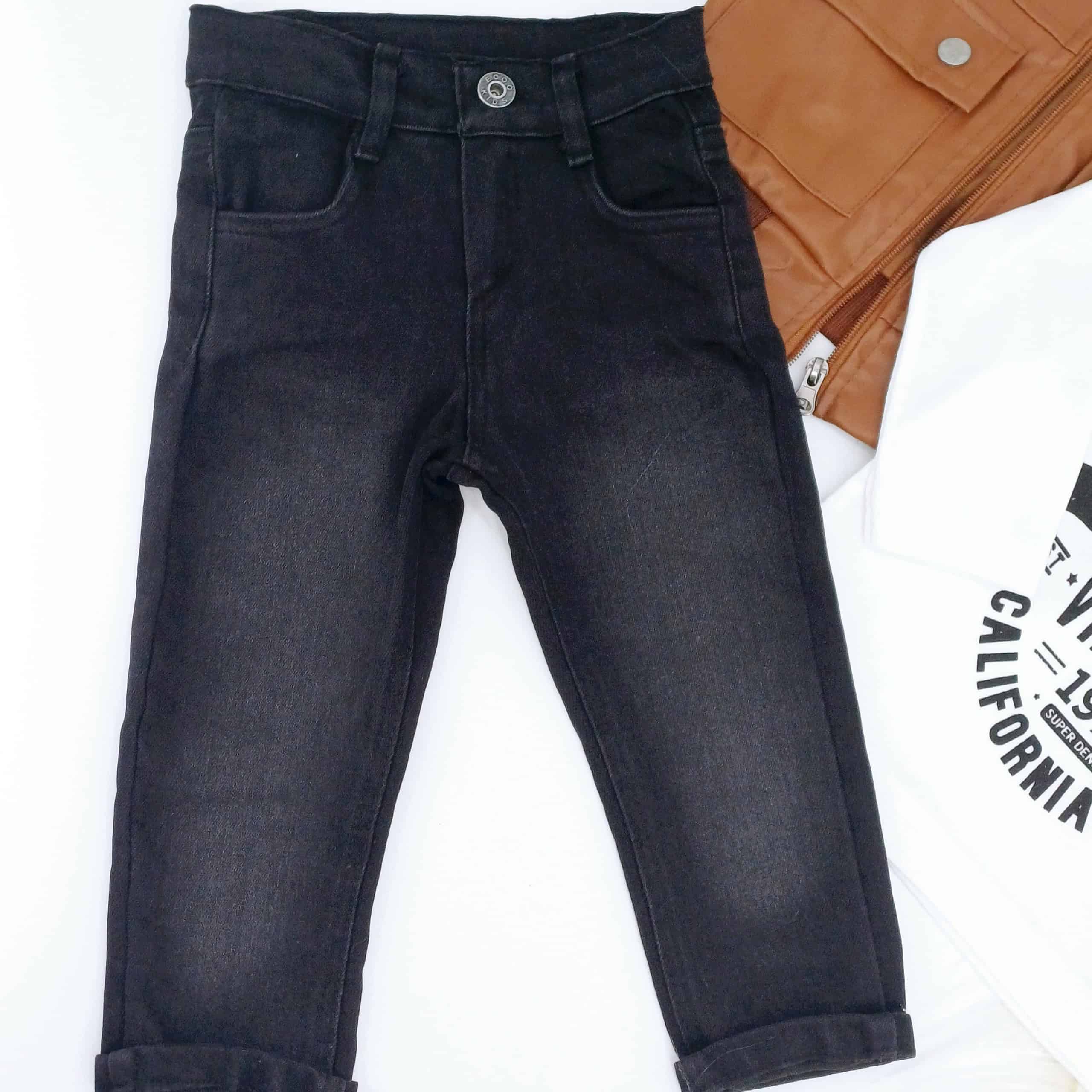 Découvrez l'ensemble trois pièces garçon : veste marron, jean noir et sweat 'Vintage Los Angeles'. Style chic et confort pour les enfants de 1 à 4 ans. Commandez maintenant !