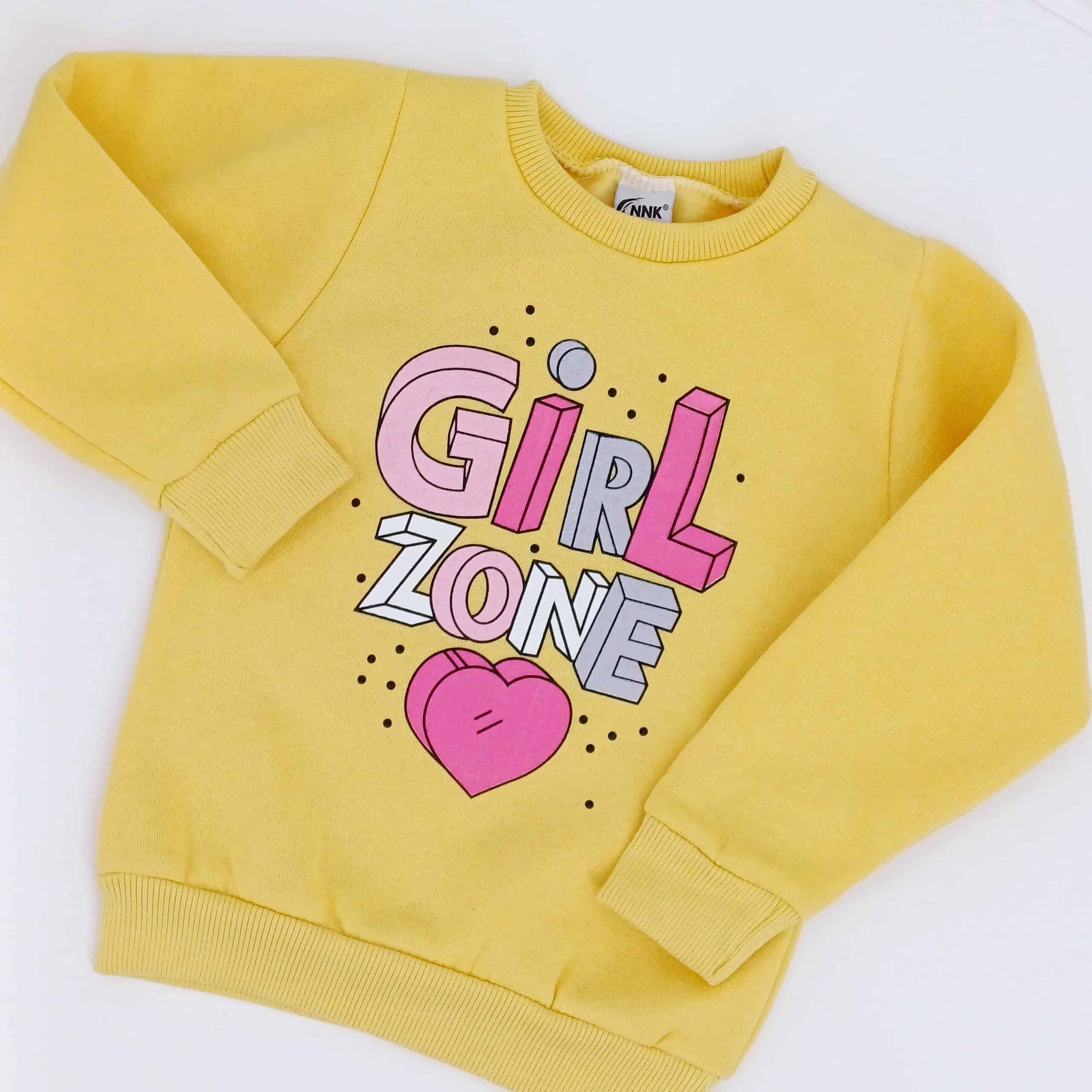 Découvrez l'ensemble fille 'Girl Zone', chaud et confortable, idéal pour les journées fraîches. Disponible en tailles 1 à 4 ans. Commandez maintenant pour un look tendance et douillet !
