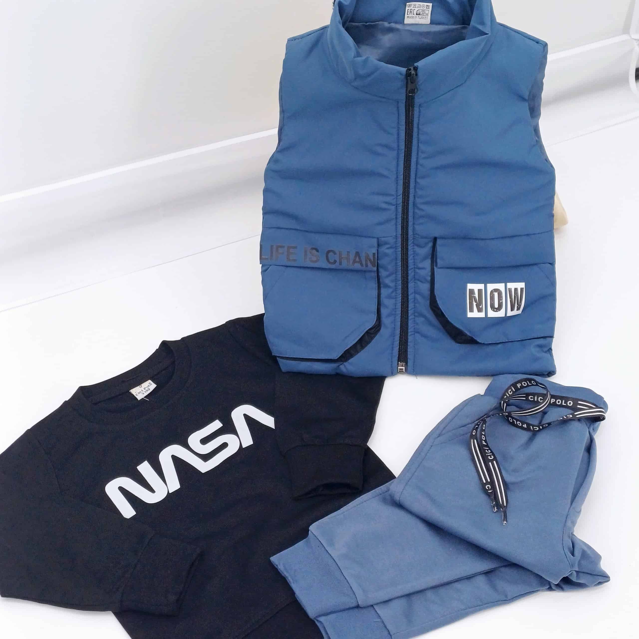 Découvrez cet ensemble tendance pour garçons avec gilet matelassé, sweat NASA et pantalon ajustable. Parfait pour un look moderne et confortable cet hiver !