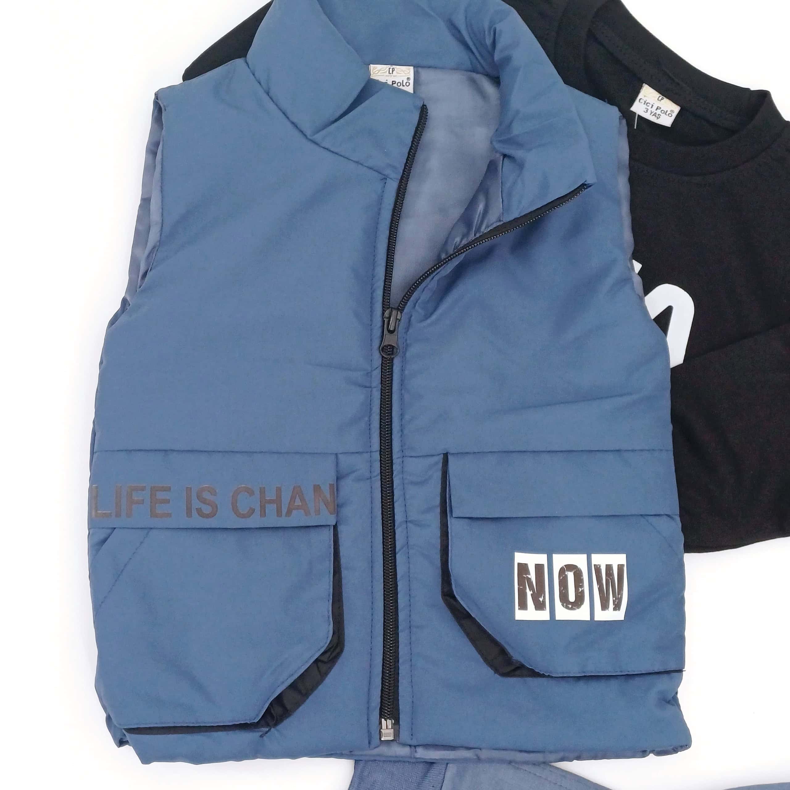 Découvrez cet ensemble tendance pour garçons avec gilet matelassé, sweat NASA et pantalon ajustable. Parfait pour un look moderne et confortable cet hiver !