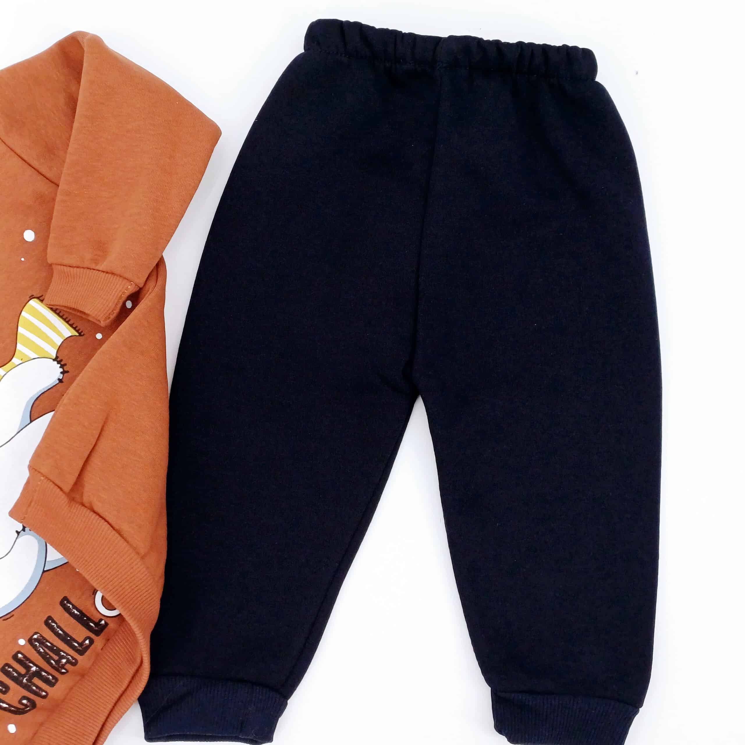 Ensemble pour enfant en coton 100%, comprenant un pull "Challenge" avec motif d'ours et un pantalon confortable. Taille 1 à 3 ans. Parfait pour l'hiver et les moments de jeux !