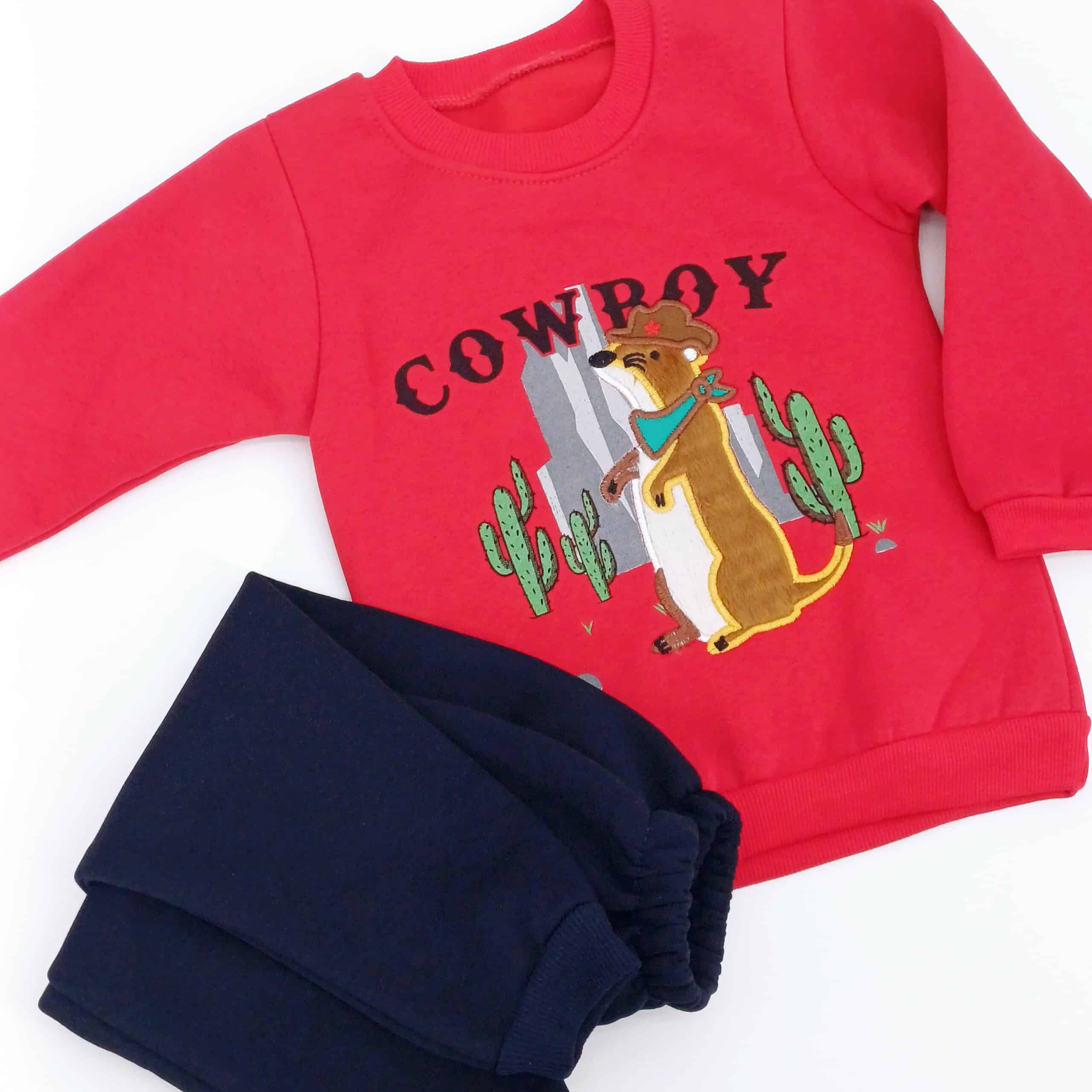 Ensemble hiver enfant 'Cowboy', tailles 1-3 ans. Sweat rouge 95 % coton avec broderie et pantalon bleu marine. Confortable et idéal pour l'hiver.