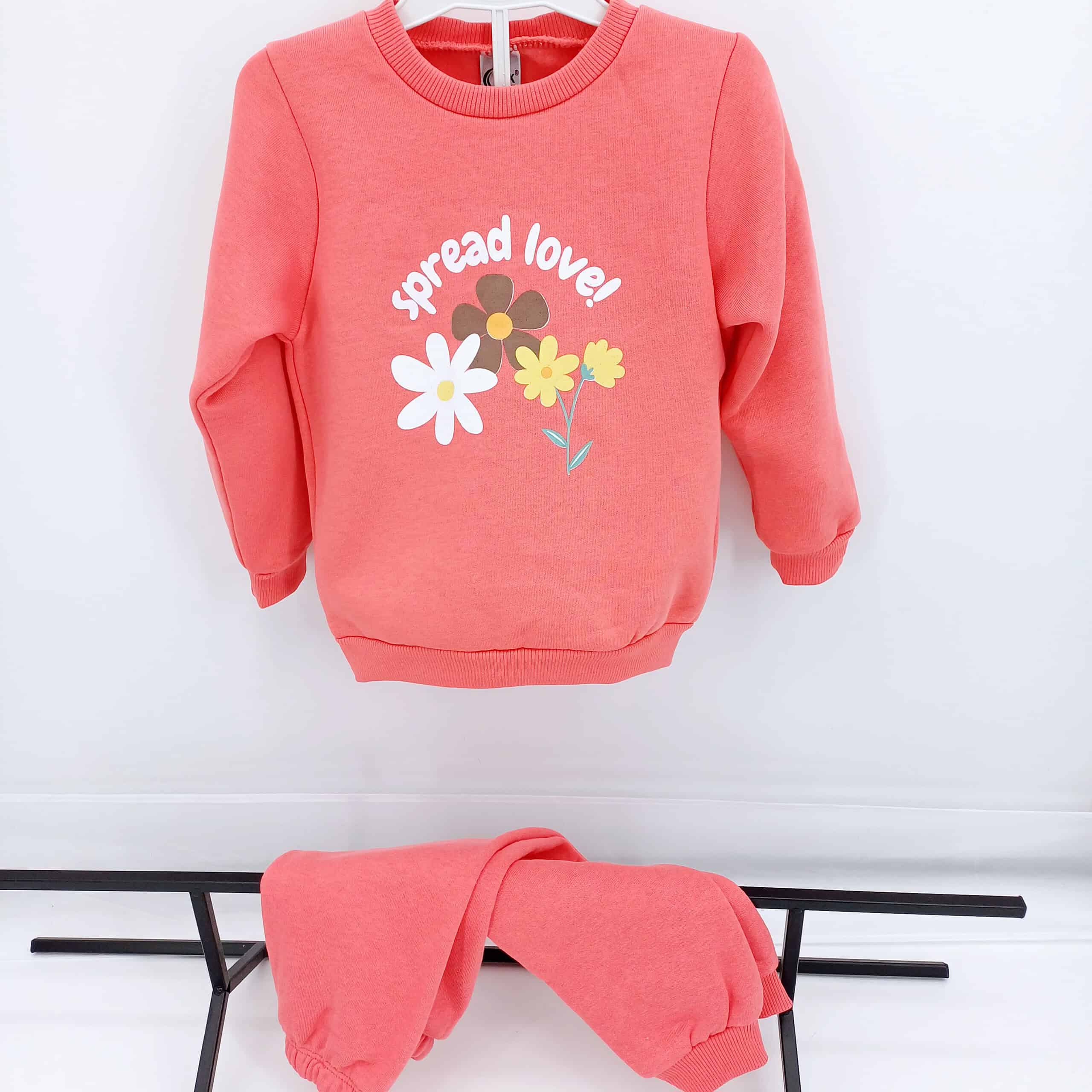 Ensemble sweat "Spread Love" et pantalon pour l'hiver – (5-8 ans) – Image 9