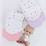 Soulagez les poussées dentaires de votre bébé avec le gant de dentition Bebekevy en silicone alimentaire. Confortable et sûr, idéal pour les bébés de 3 à 12 mois.