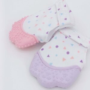 Soulagez les poussées dentaires de votre bébé avec le gant de dentition Bebekevy en silicone alimentaire. Confortable et sûr, idéal pour les bébés de 3 à 12 mois.