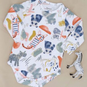 Découvrez notre lot de 2 bodies manches longues pour bébé en 100 % coton. Confortables et pratiques avec des motifs animaliers adorables, parfaits pour les bébés de 3 à 12 mois. Livraison rapide en Belgique.