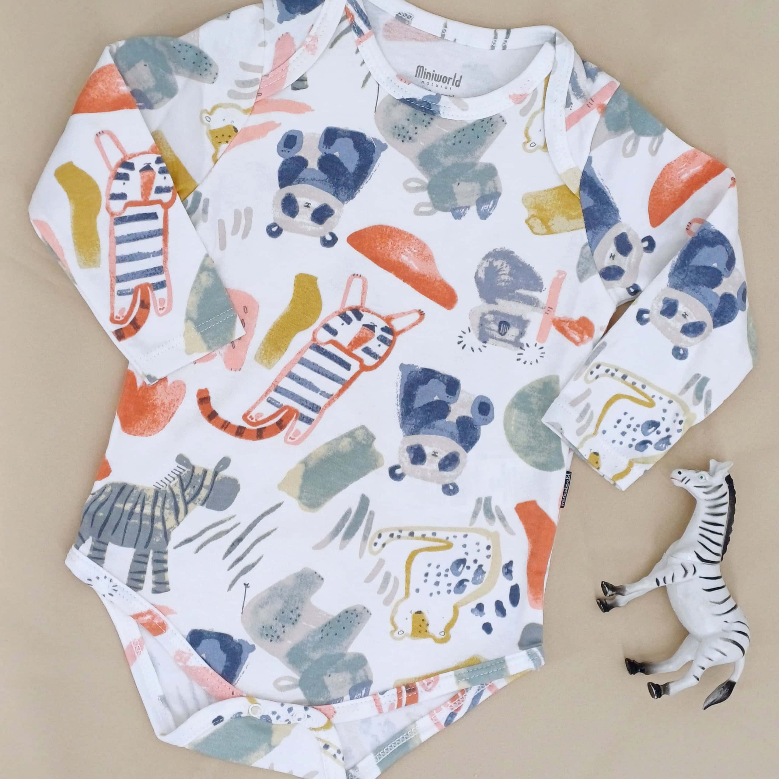 Découvrez notre lot de 2 bodies manches longues pour bébé en 100 % coton. Confortables et pratiques avec des motifs animaliers adorables, parfaits pour les bébés de 3 à 12 mois. Livraison rapide en Belgique.