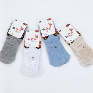 Lot de 4 chaussettes antidérapantes pour enfants, taille 3-4 ans. Douces, résistantes et parfaites pour le quotidien. Disponible en plusieurs couleurs