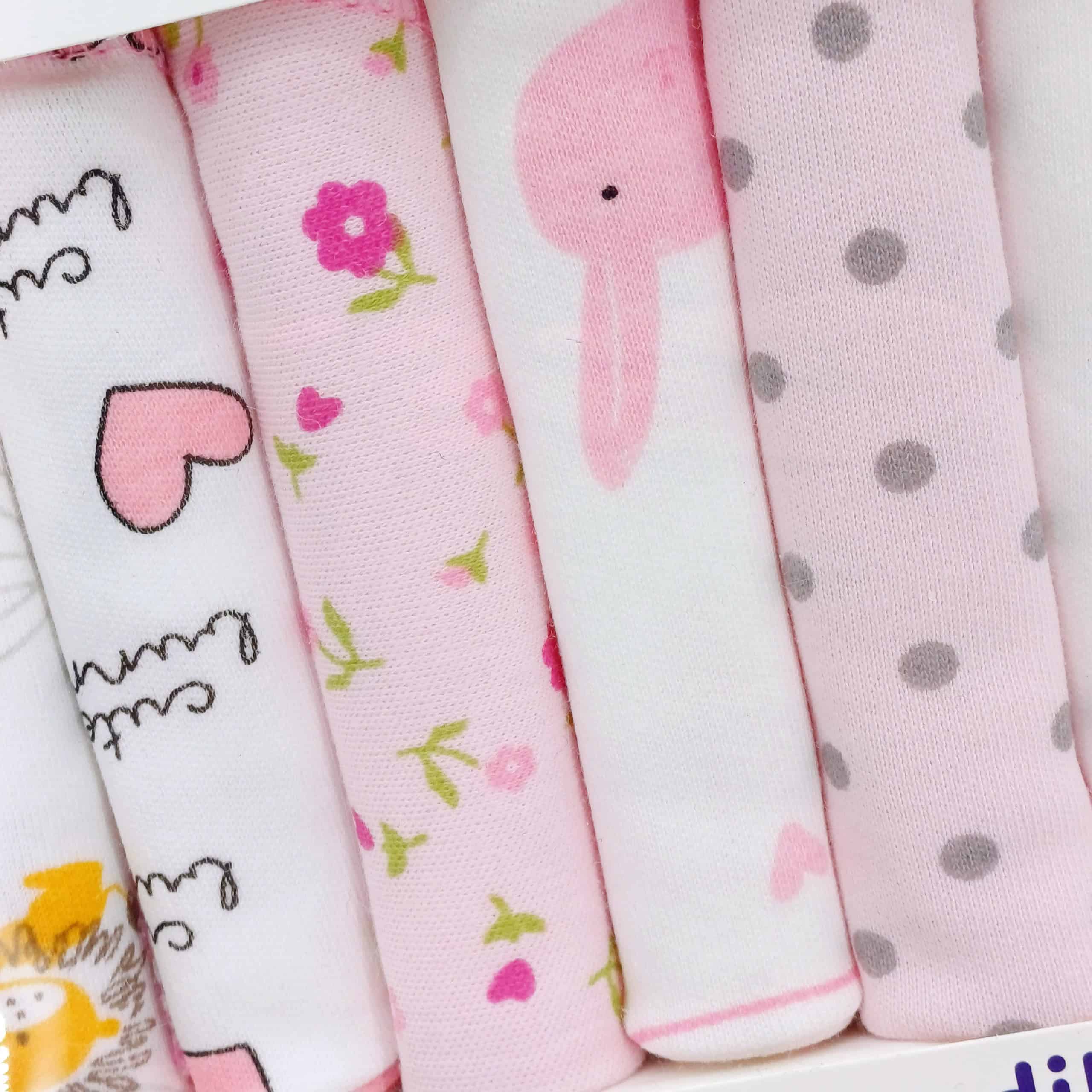 Lot de mouchoirs en coton pour bébé, avec un coin droit pour une fixation facile. Doux et délicats pour la peau sensible de bébé.