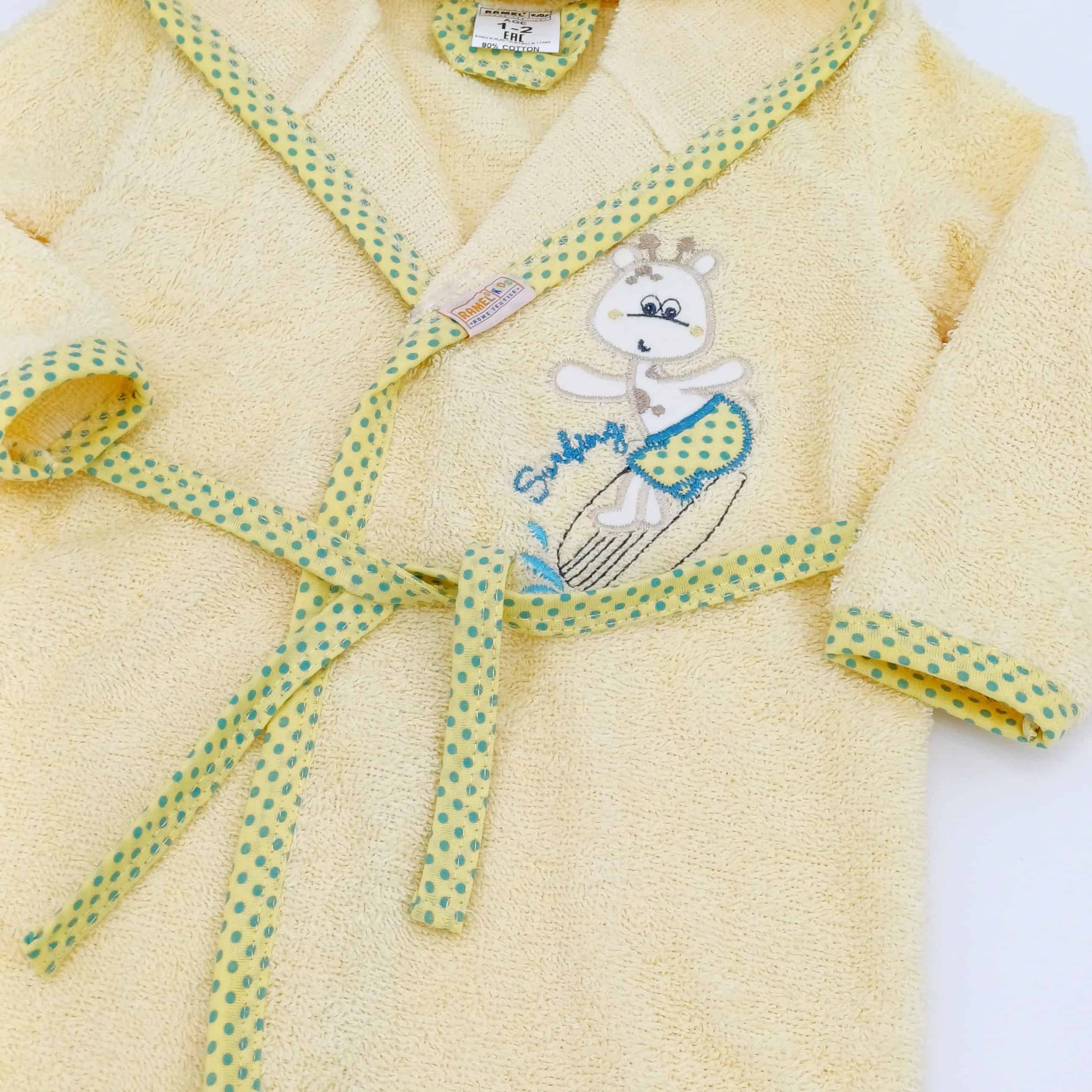 Peignoir enfant avec capuche en 100% coton, motif girafe "surfeuse". Doux et absorbant, idéal pour les enfants de 1 à 4 ans après le bain ou la piscine.