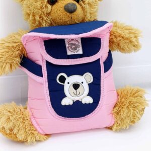 Découvrez notre porte-peluche de 30 cm, idéal pour transporter l'ours en peluche, le lapin ou la poupée préférée de votre enfant. Pratique, confortable et parfait pour les jeux et promenades.