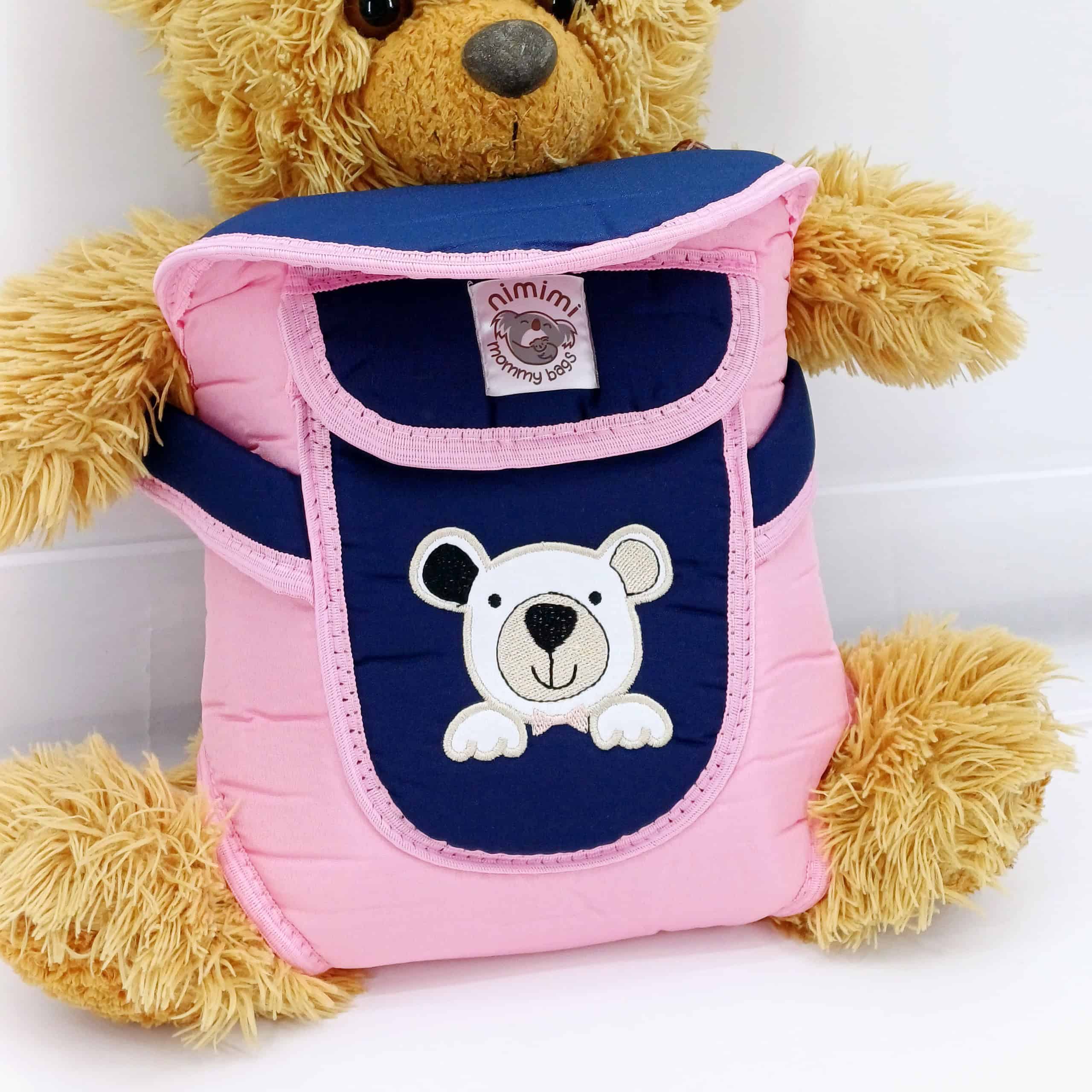 Découvrez notre porte-peluche de 30 cm, idéal pour transporter l'ours en peluche, le lapin ou la poupée préférée de votre enfant. Pratique, confortable et parfait pour les jeux et promenades.