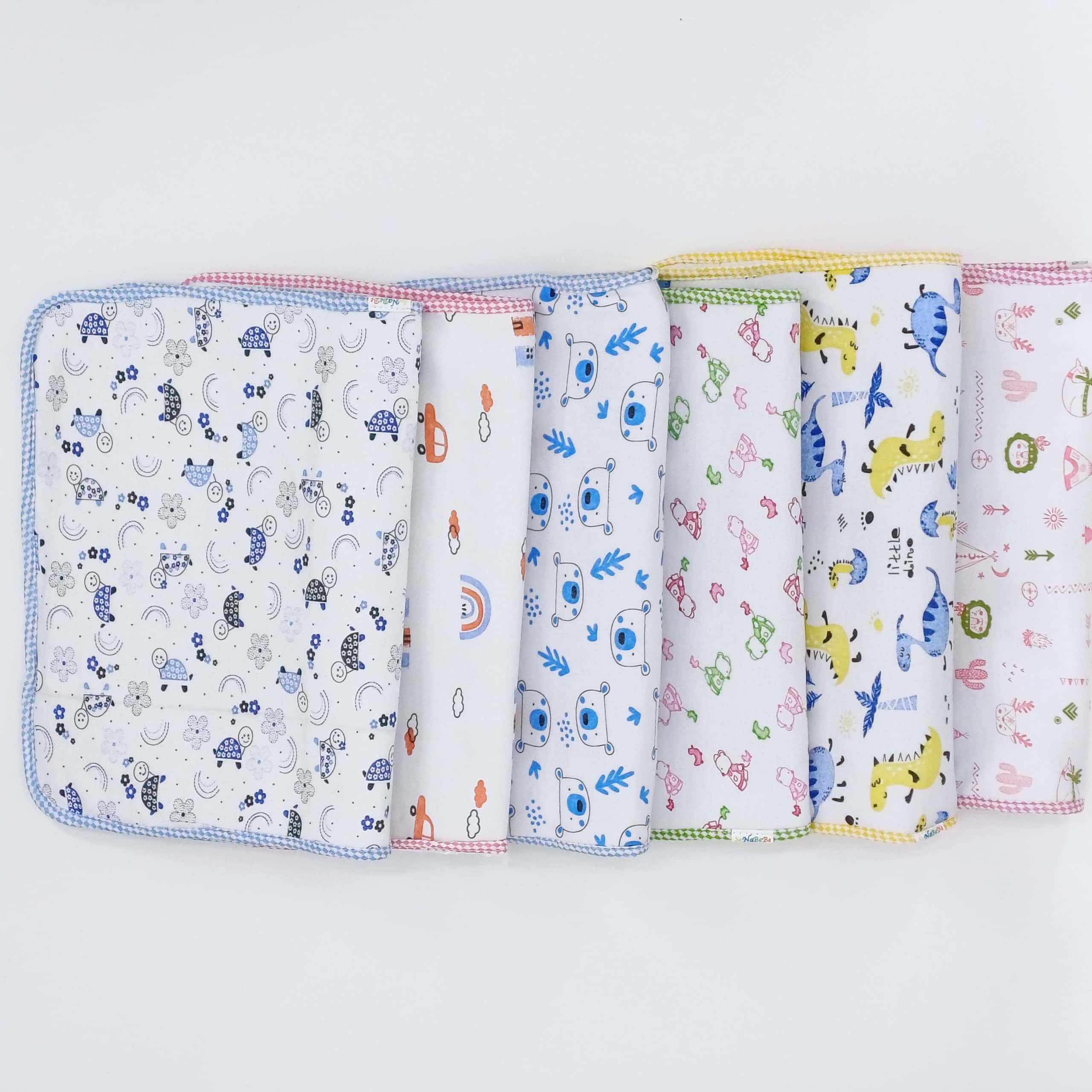 Protège-matelas bébé imperméable de 50x32 cm, en coton doux. Idéal pour protéger la literie en cas d'accidents.