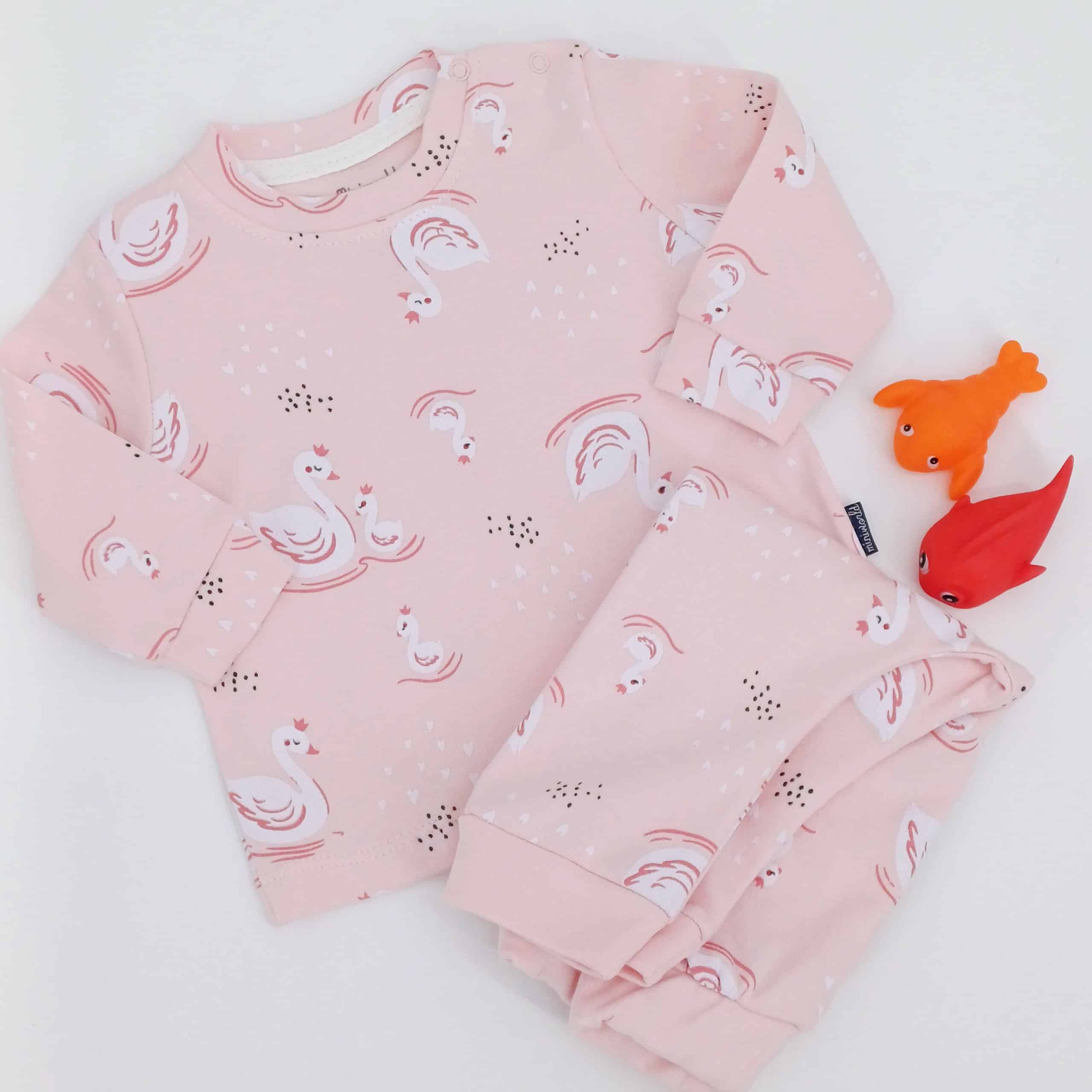 Pyjama Enfant - Motif Cygnes Roses (Tailles 3-6, 6-9, 9-12, 12-18 mois)
