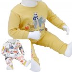 Ensemble bébé en coton "We Are a Family" avec deux tenues adorables. Motifs d'animaux et design confortable. Tailles de 3 à 18 mois.