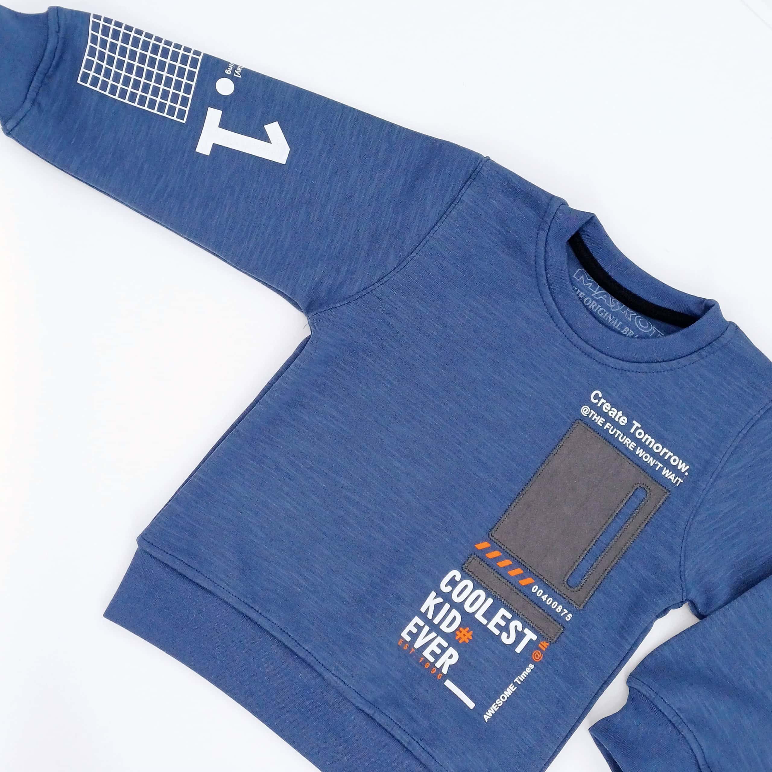 Sweat bleu pour enfant "Coolest Kid Ever" en 100% coton. Confortable et stylé, idéal pour les enfants de 1 à 4 ans. Parfait pour les journées fraîches et les activités.