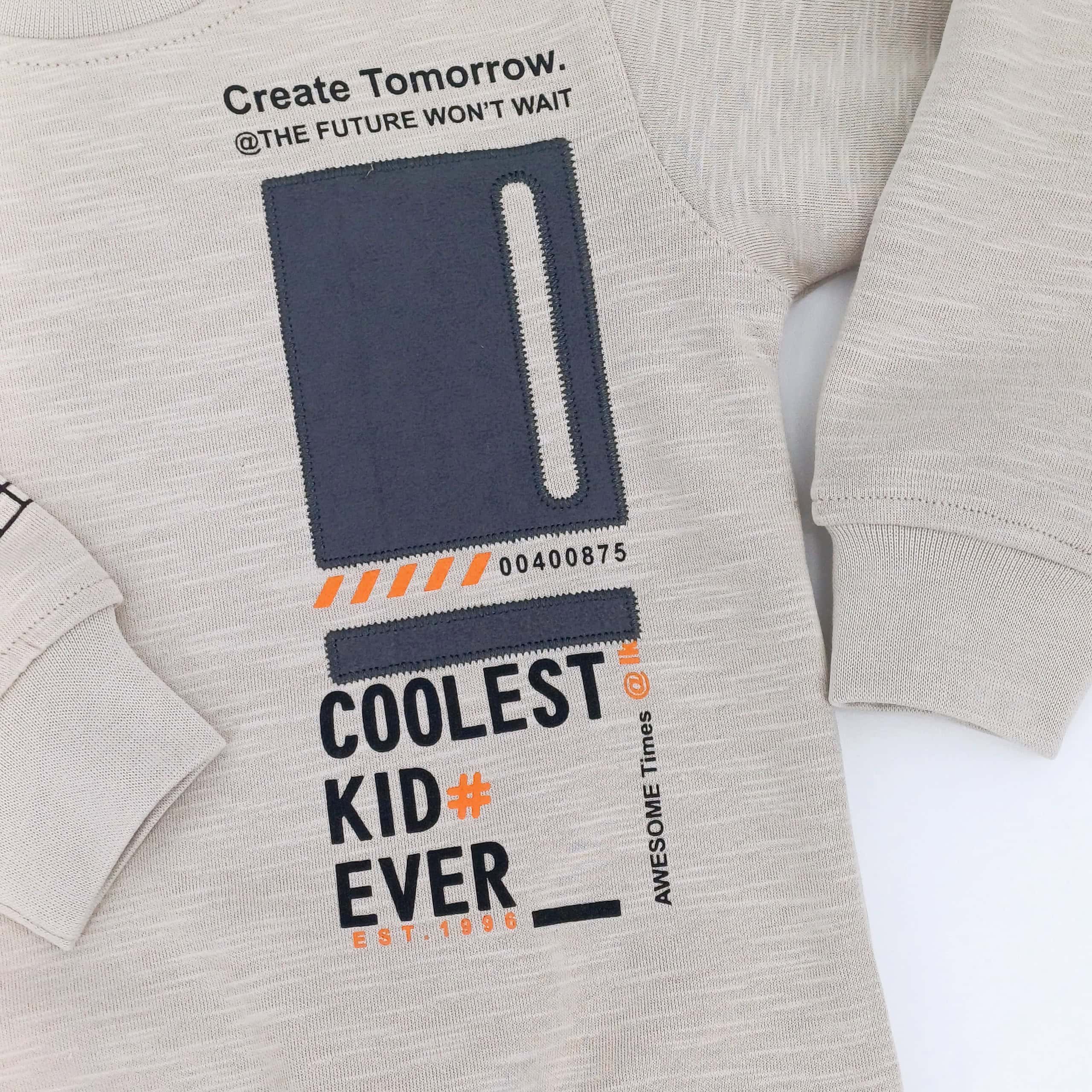 Sweat garçon moderne en coton et polyester avec imprimé 'Create Tomorrow'. Confortable et tendance, parfait pour les petits garçons de 1 à 4 ans. Commandez maintenant !