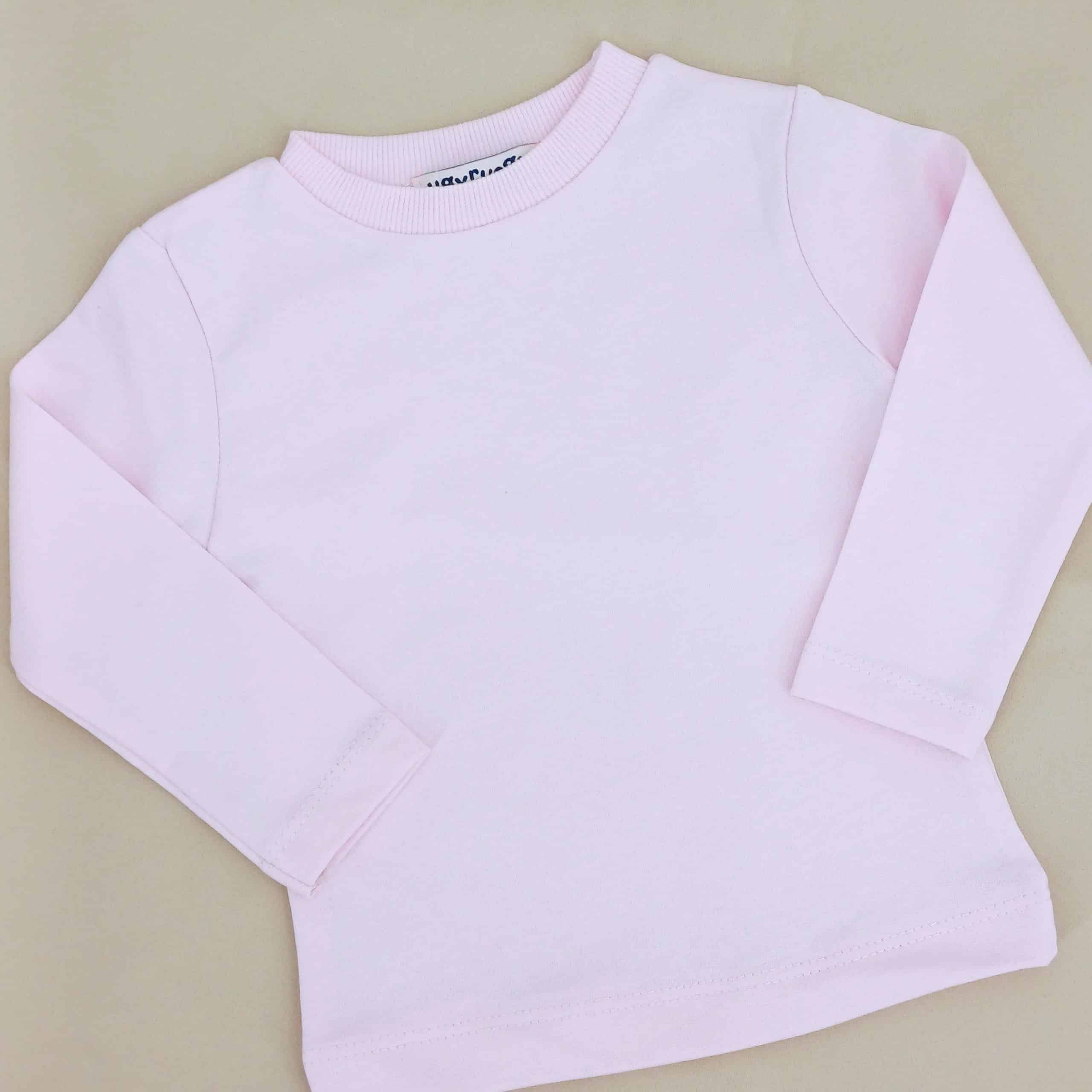T-shirt rose à manches longues pour enfant, en 95% coton et 5% lycra, offrant confort et flexibilité. Disponible en tailles 1 à 4 ans, parfait pour un look décontracté ou en superposition.