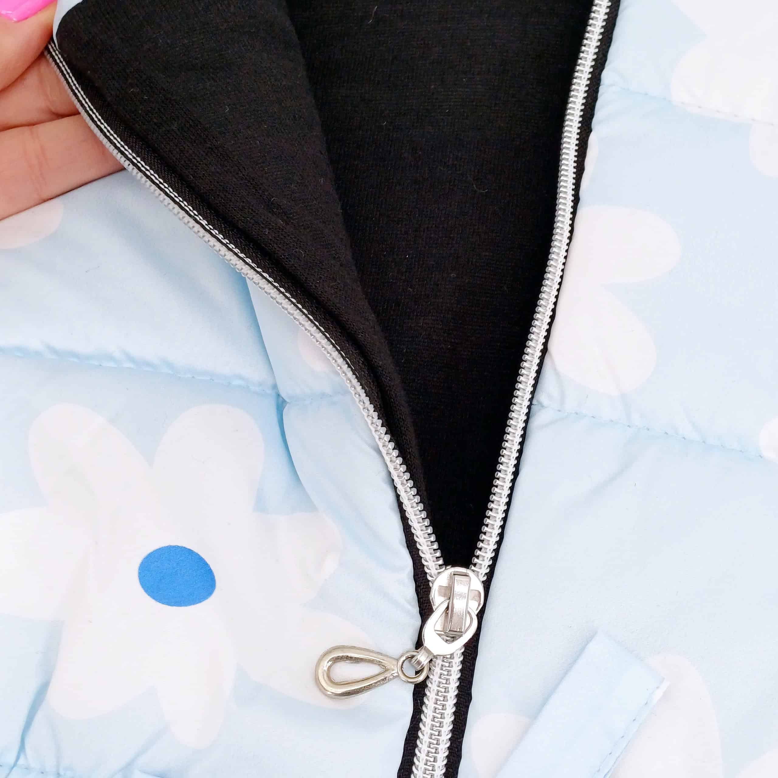 Veste sans manches pour enfants, de couleur dorée et fabriquée en Turquie, est parfaite pour les jeunes filles de 3 à 5 ans.