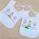 Bavoir imperméable pour bébé (6-12 mois) avec poche récupératrice