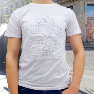 T-shirt blanc homme avec grand motif en relief « Thick Metal – Custom Bike – Motorcycle Garage »