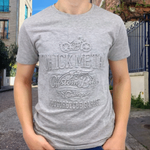 T-shirt gris homme avec motif embossé « Thick Metal – Custom Bike Chicago – Motorcycle Garage »